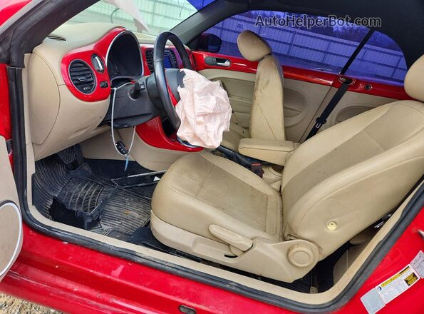 3VW5DAATXJM501823 2018 VOLKSWAGEN BEETLE Красный 