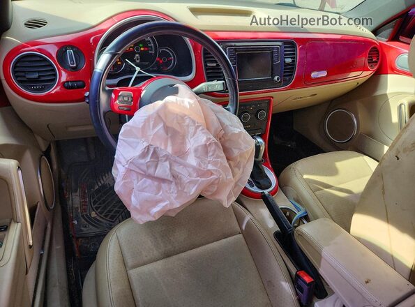 3VW5DAATXJM501823 2018 VOLKSWAGEN BEETLE Красный 