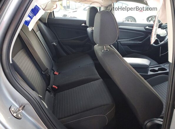 3VW5X7BU3SM050608 2025 VOLKSWAGEN JETTA Серебряный Вид задних сидений
