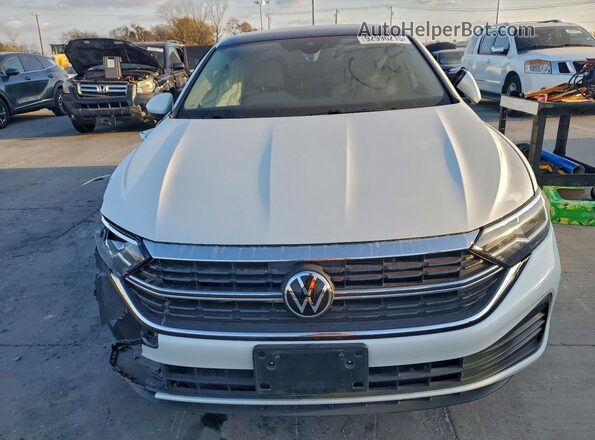 3VW7M7BUXRM051931 2024 VOLKSWAGEN JETTA White Widok z przodu