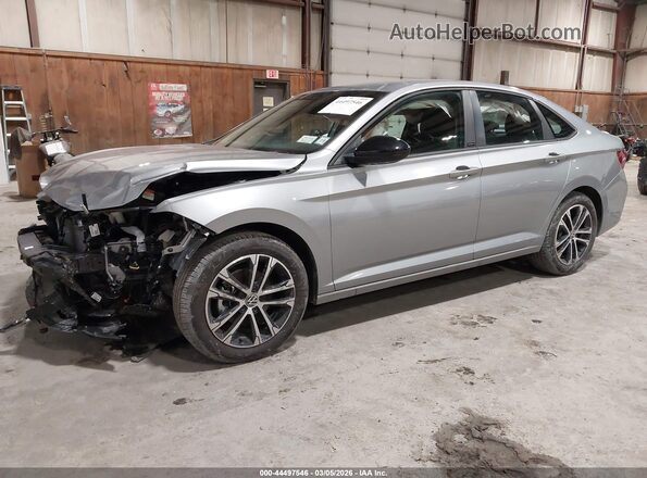 3VWBX7BU0SM100514 2025 VOLKSWAGEN JETTA Silver წინა მარცხენა ხედი სამი მეოთხედიდან