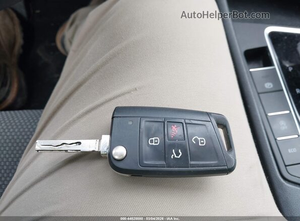 3VWCB7BU2KM230166 2019 VOLKSWAGEN JETTA Gray 