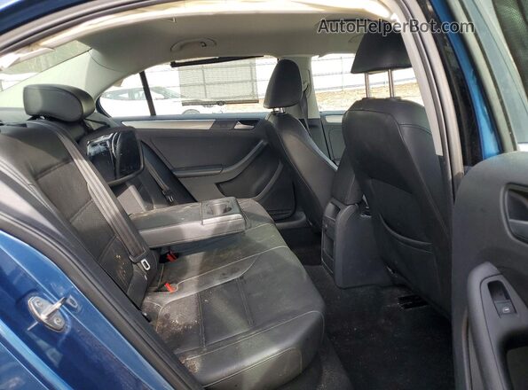 3VWDB7AJ9HM238737 2017 VOLKSWAGEN JETTA Blue Rear seats view