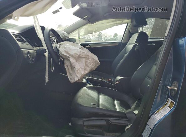 3VWDB7AJ9HM238737 2017 VOLKSWAGEN JETTA Blue Front interior view