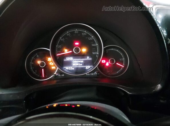 3VWFD7AT1JM707488 2018 VOLKSWAGEN BEETLE Red Widok tylnych siedzeń
