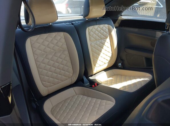 3VWFD7AT1KM704513 2019 VOLKSWAGEN BEETLE Gray 
