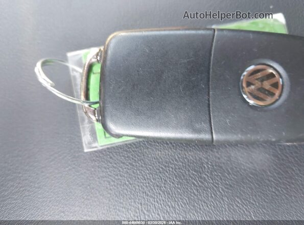 3VWFD7AT1KM704513 2019 VOLKSWAGEN BEETLE Gray 