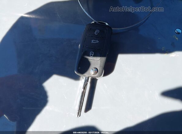 3VWFD7AT2KM712717 2019 VOLKSWAGEN BEETLE Blue 