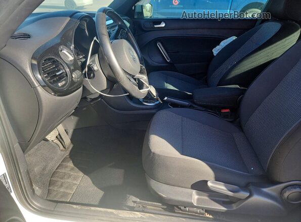 3VWFD7AT5KM706345 2019 VOLKSWAGEN BEETLE White 