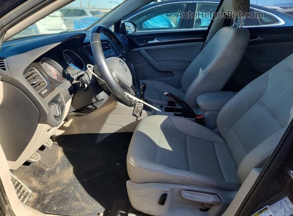 3VWM17AU4JM756855 2018 VOLKSWAGEN GOLF Black Widok wnętrza z przodu