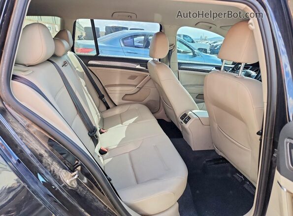 3VWM17AU4JM756855 2018 VOLKSWAGEN GOLF Black Widok tylnych siedzeń
