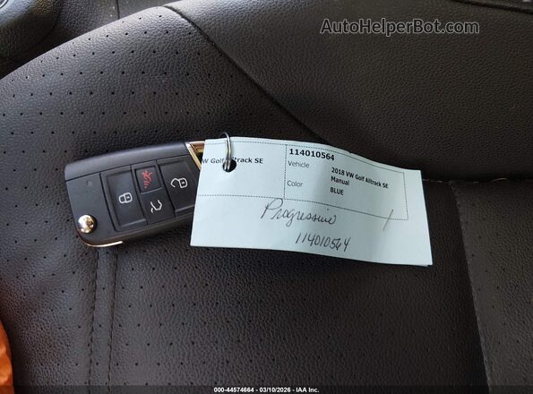 3VWM17AU8JM766546 2018 VOLKSWAGEN GOLF Черный Вид панели приборов
