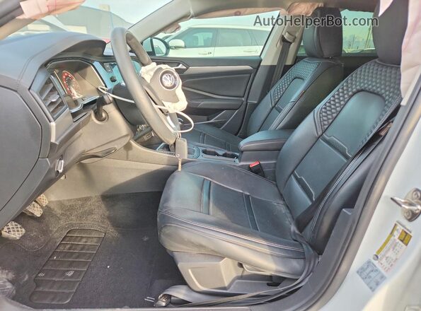 3VWN57BUXMM088409 2021 VOLKSWAGEN JETTA Белый Вид салона спереди