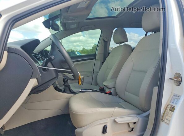 3VWW57AU8LM010540 2020 VOLKSWAGEN GOLF White Widok wnętrza z przodu