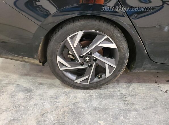 KMHLP4DG2RU684039 2024 HYUNDAI ELANTRA Black 