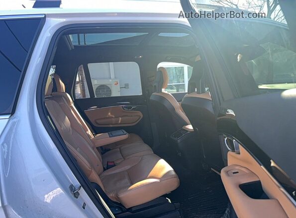YV4A22PK2J1333441 2018 VOLVO XC90 White წინა სალონის ხედი