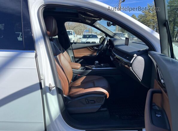 WA1LAAF70HD050870 2017 AUDI Q7 White Widok z tyłu