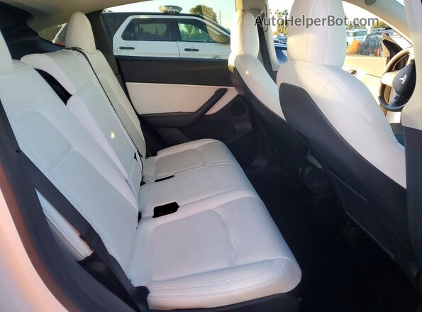 5YJYGAEE8MF235407 2021 TESLA MODEL Y White Vista del compartimento del motor
