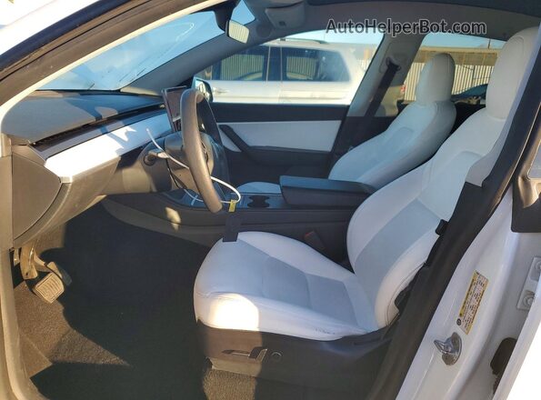 5YJYGAEE8MF235407 2021 TESLA MODEL Y White Vista del salpicadero