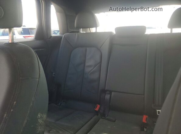 WA1DECF38R1049860 2024 AUDI Q3 Red უკანა სალონის ხედი