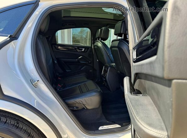 WP1BA2AY6PDA25539 2023 PORSCHE CAYENNE Gray Vista interior delantera