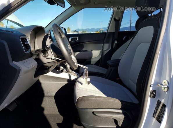 KMHRC8A3XNU208940 2022 HYUNDAI VENUE White 