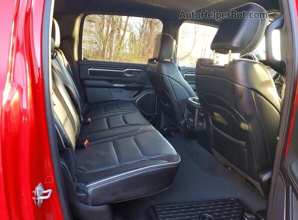 1C6RREJT0RN218580 2024 RAM 1500 Red Vista de los asientos traseros