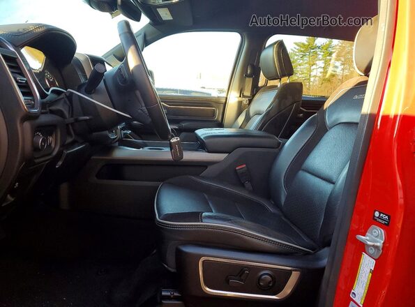 1C6RREJT0RN218580 2024 RAM 1500 Red Vista interior delantera