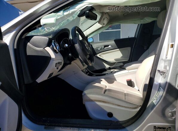 WDCTG4EB3LU021815 2020 MERCEDES-BENZ GLA-CLASS Серебряный Вид панели приборов