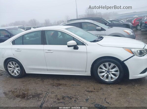 4S3BNAC60H3050682 2017 SUBARU LEGACY White Вид задньої частини салону