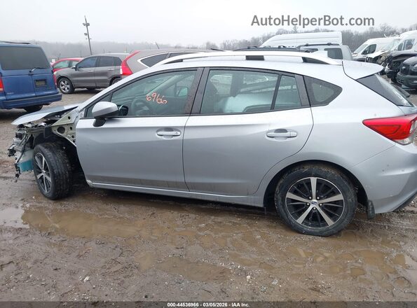 4S3GTAD62K3751533 2019 SUBARU IMPREZA Light Blue 