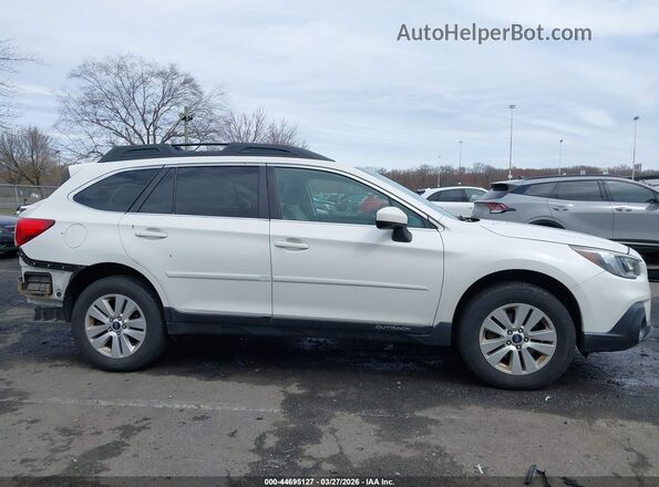4S4BSACC2J3270213 2018 SUBARU OUTBACK White Rear interior view