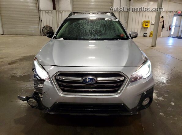 4S4BSAFCXJ3395875 2018 SUBARU OUTBACK Silver Դիմացի տեսք