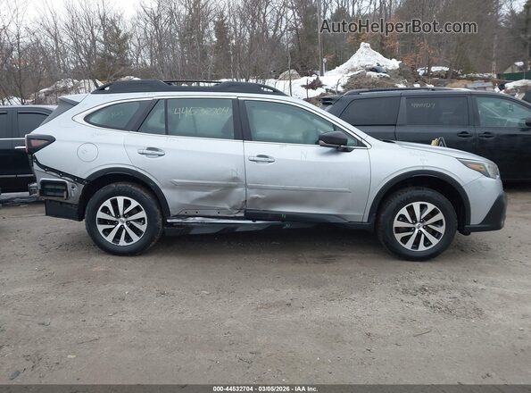 4S4BTAAC4N3138639 2022 SUBARU OUTBACK Silver Вид задньої частини салону