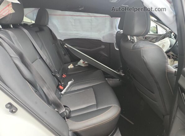 4S4BTGUD0P3105146 2023 SUBARU OUTBACK White Widok wnętrza z tyłu