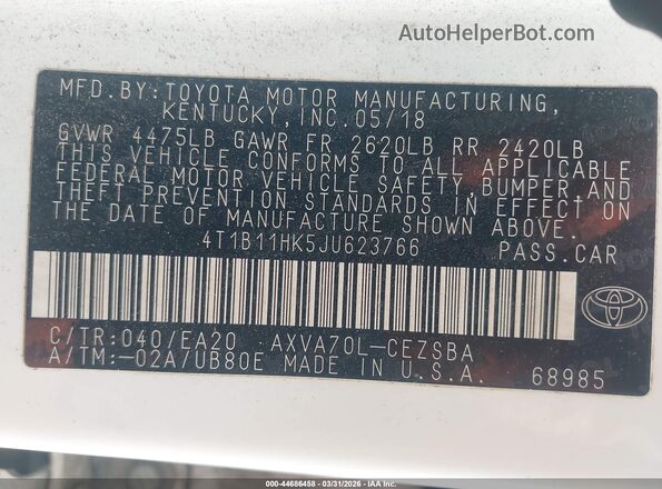 4T1B11HK5JU623766 2018 TOYOTA CAMRY White Widok komory silnika