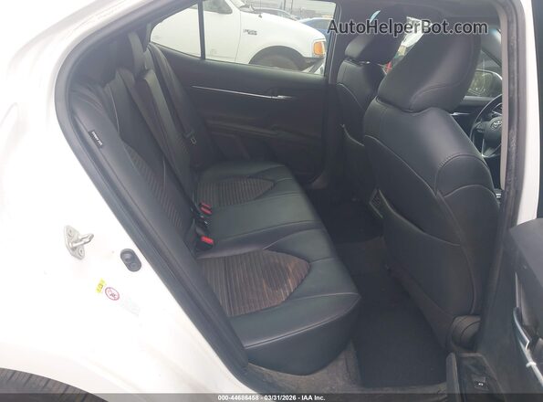 4T1B11HK5JU623766 2018 TOYOTA CAMRY White Widok naklejki z numerem VIN
