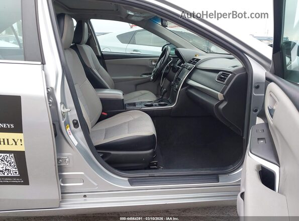 4T1BD1FK3GU184375 2016 TOYOTA CAMRY HYBRID Silver Widok wnętrza z przodu