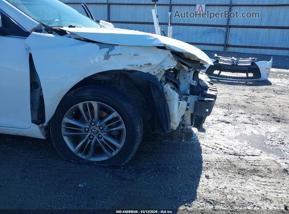 4T1BF1FK2GU517885 2016 TOYOTA CAMRY White Widok z przodu