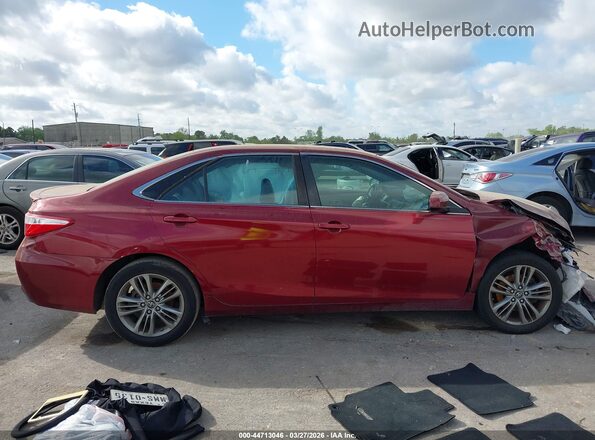 4T1BF1FK2HU693420 2017 TOYOTA CAMRY Бордовый Вид задней части салона
