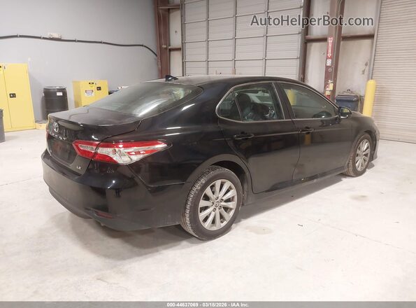 4T1C11AK8LU970560 2020 TOYOTA LE Черный Задняя правая четверть