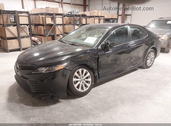 4T1C11AK8LU970560 2020 TOYOTA LE Черный Передняя левая четверть