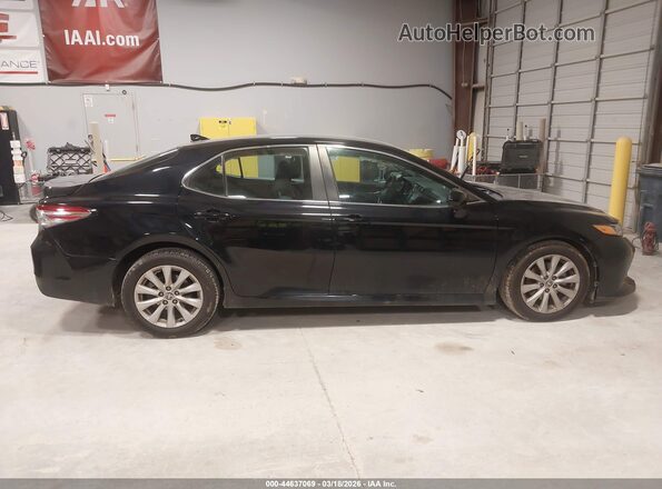 4T1C11AK8LU970560 2020 TOYOTA LE Черный Вид задней части салона