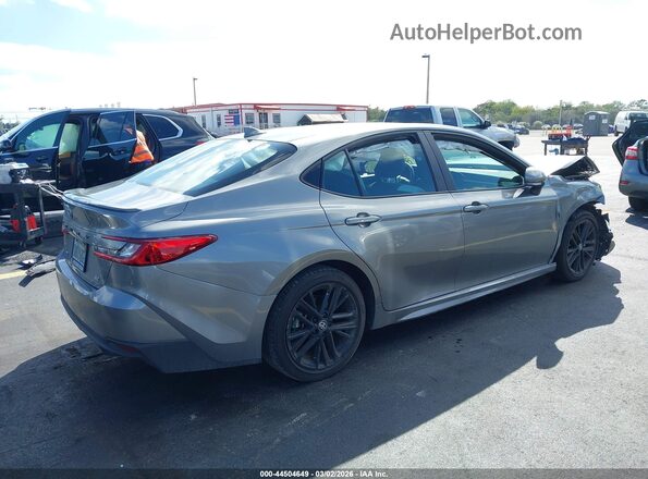 4T1DAACK6SU563224 2025 TOYOTA CAMRY Серебряный Задняя правая четверть
