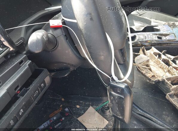 4T1DAACK6TU667911 2026 TOYOTA LE Черный Вид панели приборов
