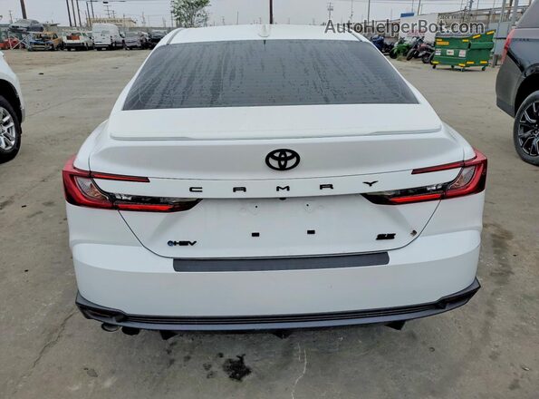 4T1DAACK9SU631256 2025 TOYOTA CAMRY White Widok z tyłu