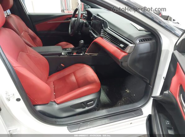 4T1DBADK7SU017494 2025 TOYOTA CAMRY White Front interior view