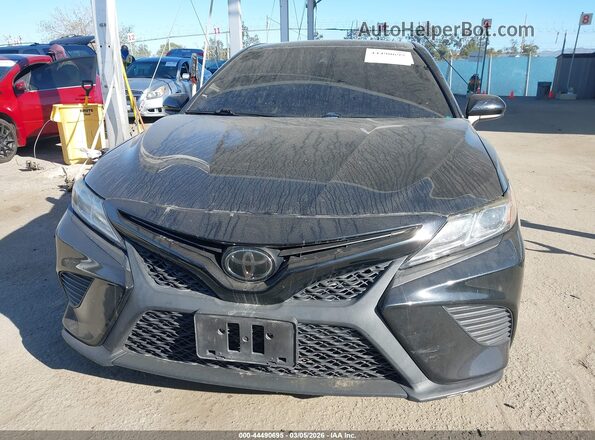 4T1G11AK7LU913574 2020 TOYOTA CAMRY Black Widok z przodu