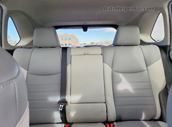 4T3D6RFV6MU018835 2021 TOYOTA LIMITED Silver Հետևի նստատեղերի տեսք