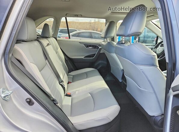 4T3D6RFV6MU018835 2021 TOYOTA LIMITED Silver Սալոնի հետևի տեսք